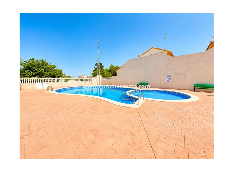 Sale - Townhouse - Daya Nueva