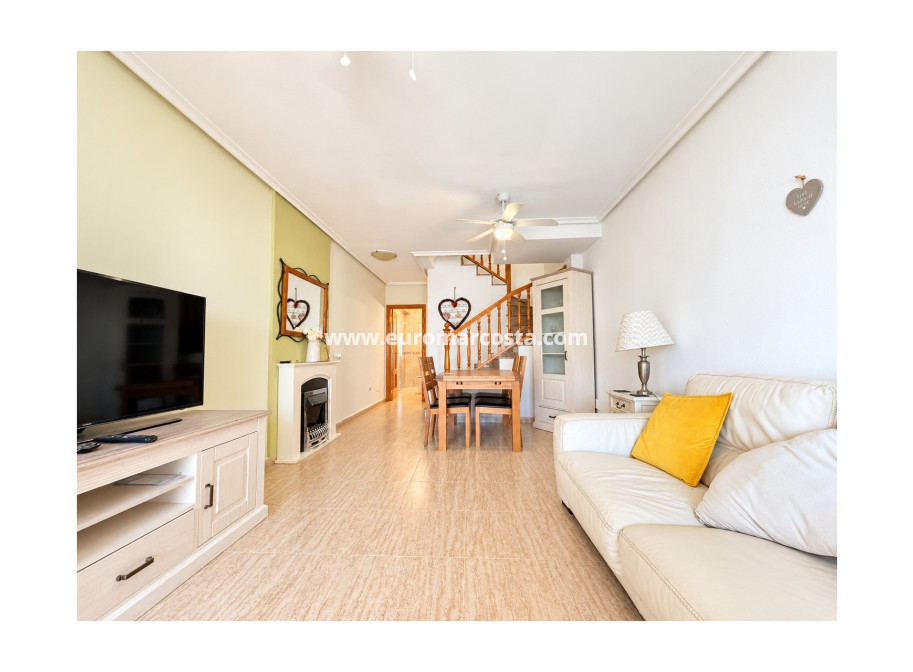 Sale - Townhouse - Daya Nueva
