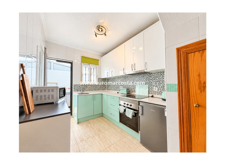 Sale - Townhouse - Daya Nueva