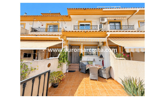 Sale - Townhouse - Daya Nueva