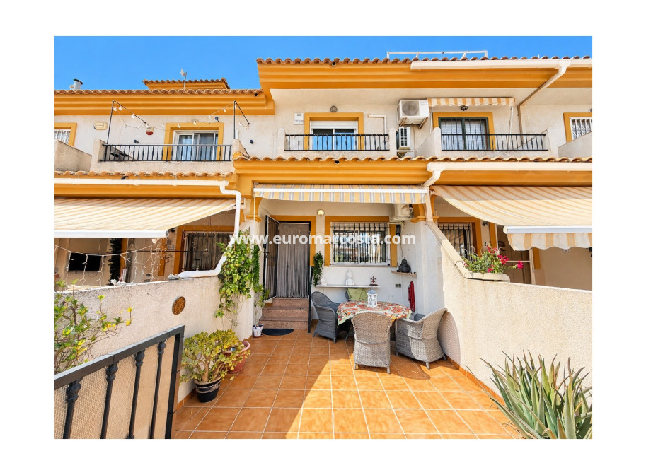 Sale - Townhouse - Daya Nueva