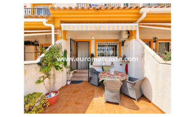 Sale - Townhouse - Daya Nueva