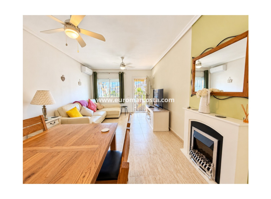 Sale - Townhouse - Daya Nueva