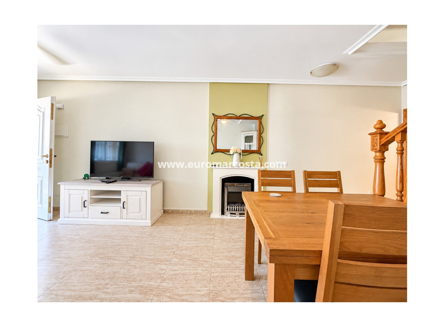 Sale - Townhouse - Daya Nueva