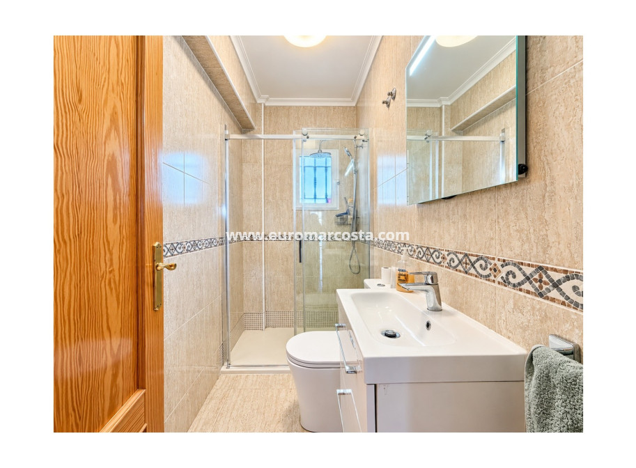 Sale - Townhouse - Daya Nueva