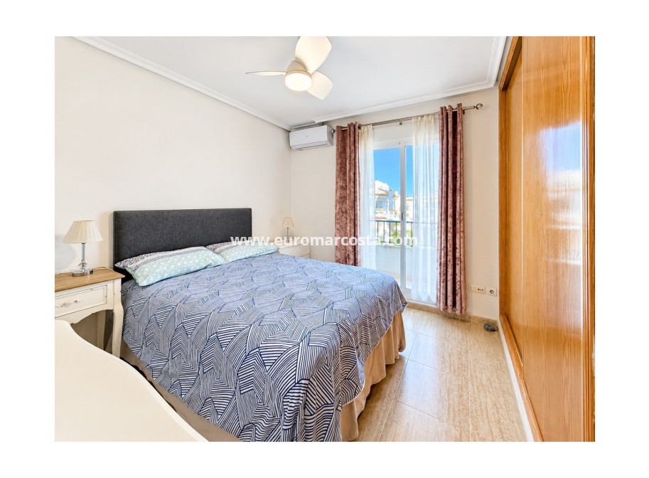 Sale - Townhouse - Daya Nueva