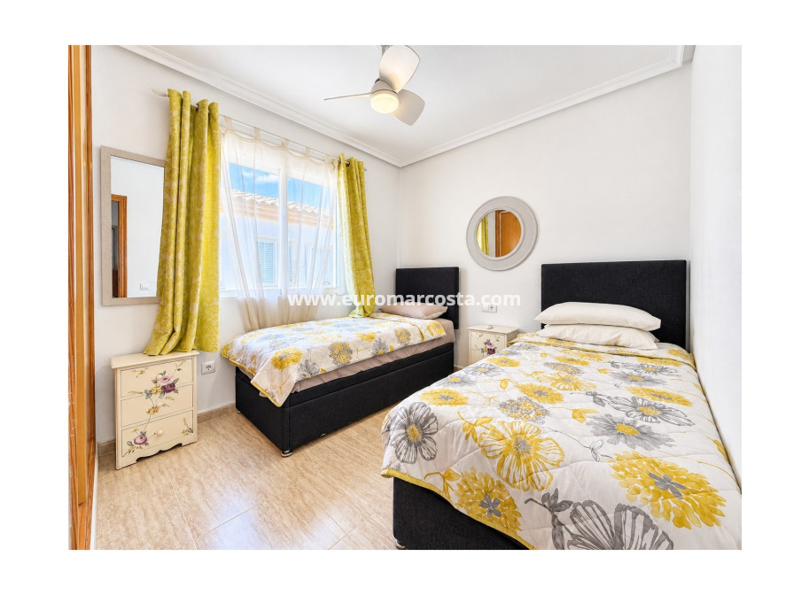 Sale - Townhouse - Daya Nueva