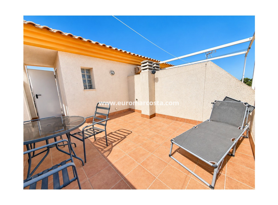 Sale - Townhouse - Daya Nueva
