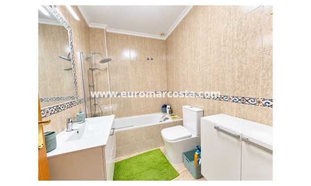 Sale - Townhouse - Daya Nueva