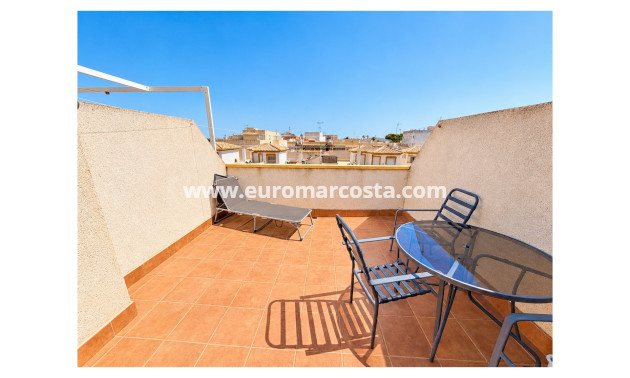 Sale - Townhouse - Daya Nueva