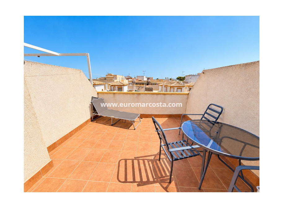 Sale - Townhouse - Daya Nueva