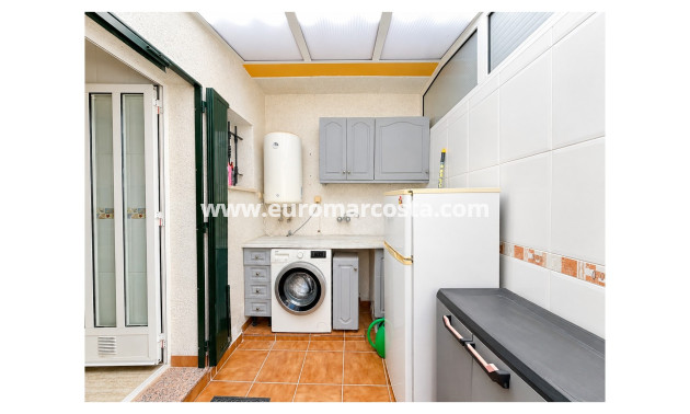 Sale - Townhouse - Daya Nueva