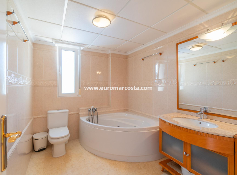 Venta - Villa - Torrevieja - La Mata