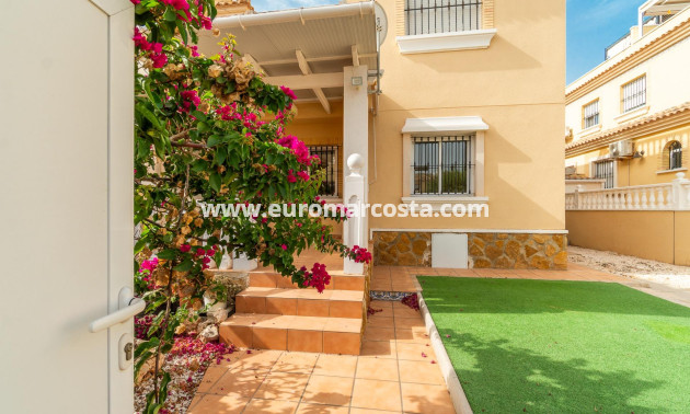 Objekte zum Wiederverkauf - Wohnung - Orihuela Costa