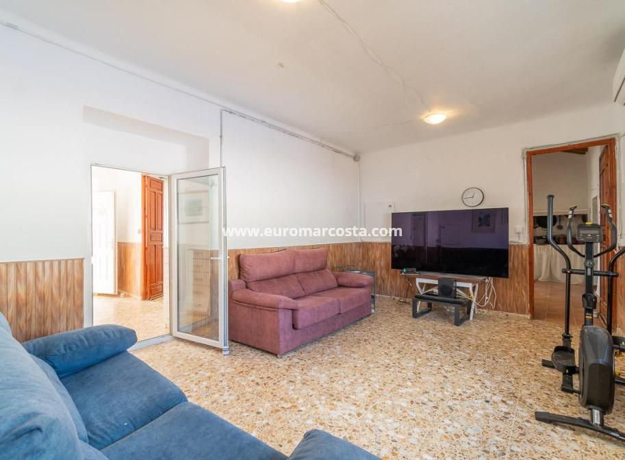 Sale - Casa - Torre - Pacheco - Roldán