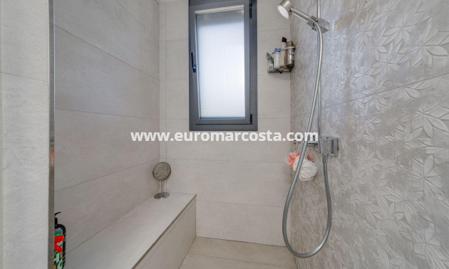 Objekte zum Wiederverkauf - Villa freitstehend - Torrevieja - TORREVIEJA