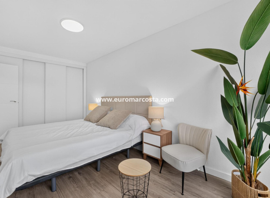 Sale - Bungalow - Orihuela Costa