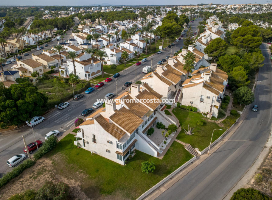 Sale - Bungalow - Orihuela Costa
