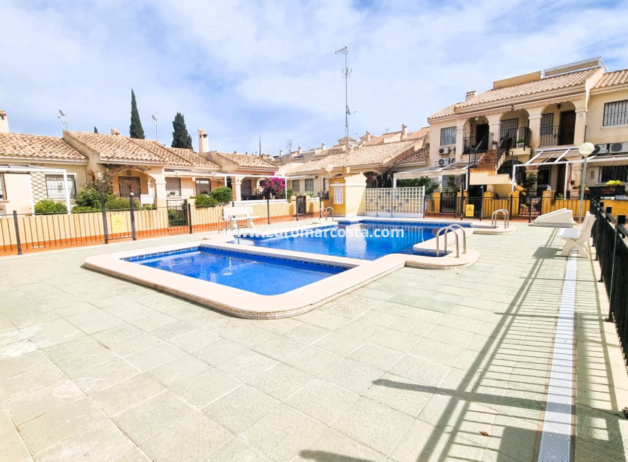 Sale - - CHALET - Guardamar del Segura