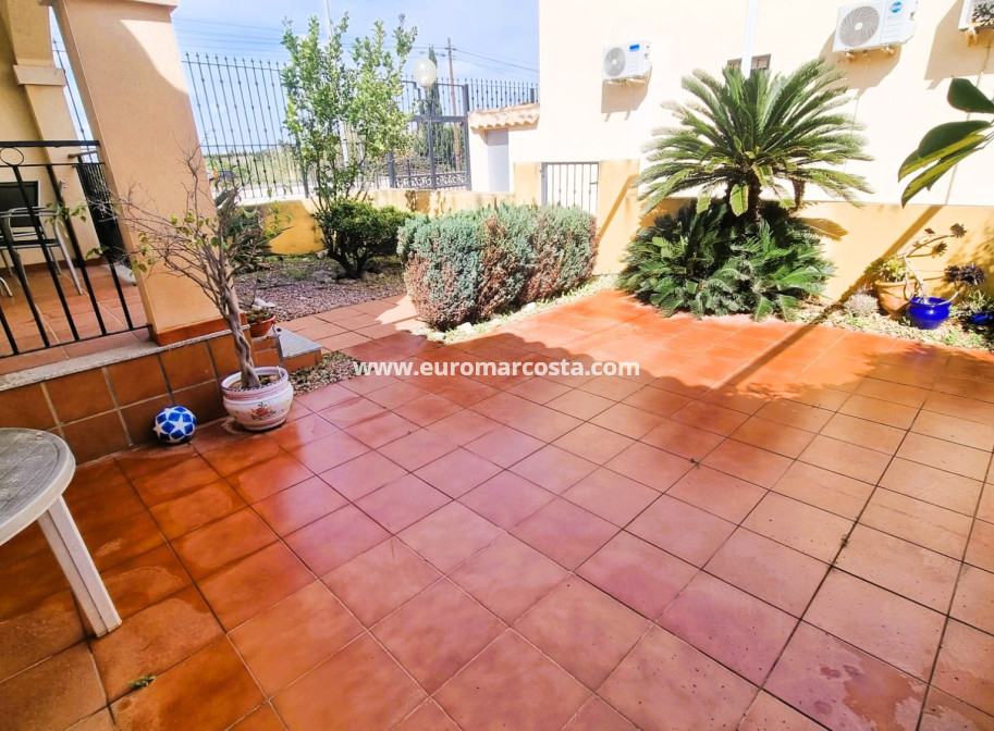 Sale - - CHALET - Guardamar del Segura
