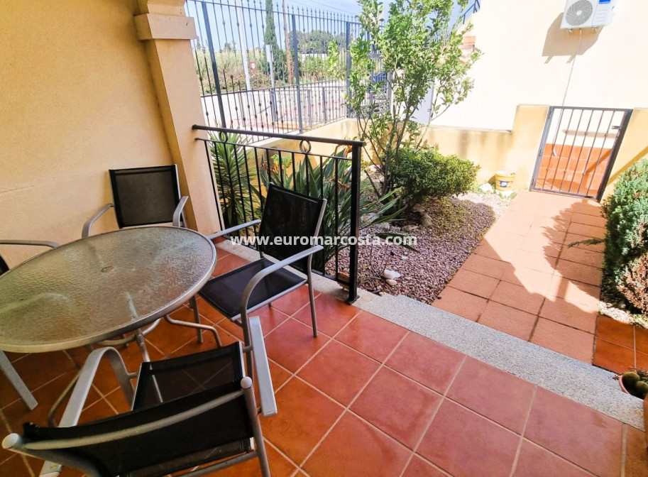 Sale - - CHALET - Guardamar del Segura
