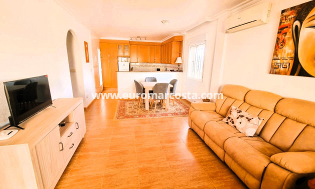 Sale - - CHALET - Guardamar del Segura