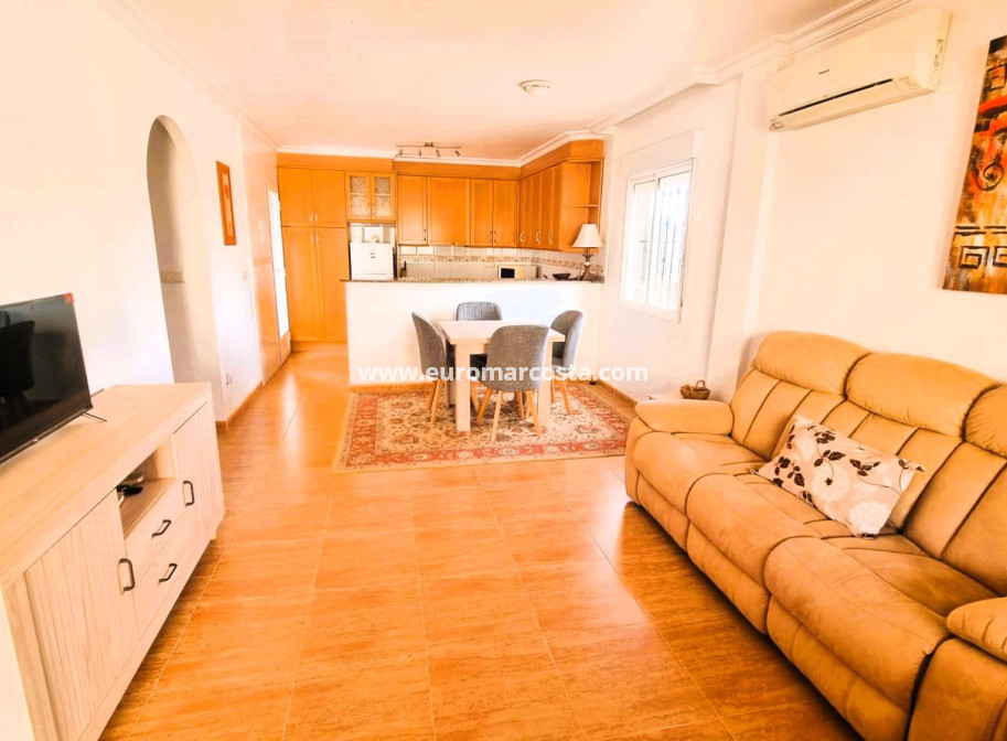 Sale - - CHALET - Guardamar del Segura