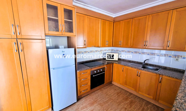 Sale - - CHALET - Guardamar del Segura