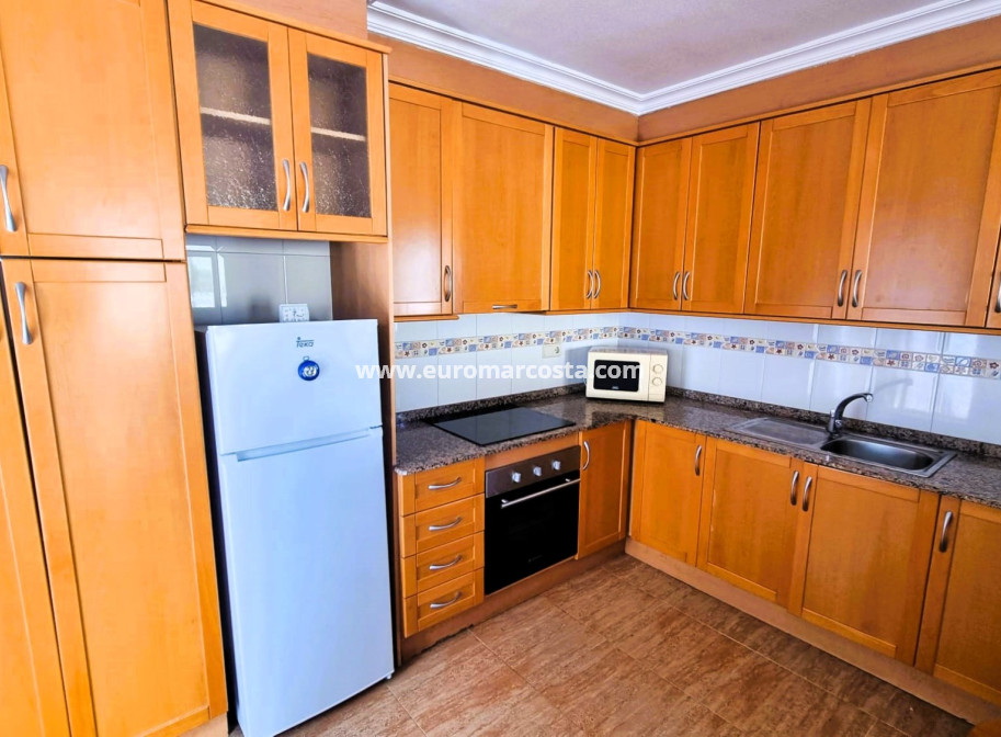 Sale - - CHALET - Guardamar del Segura