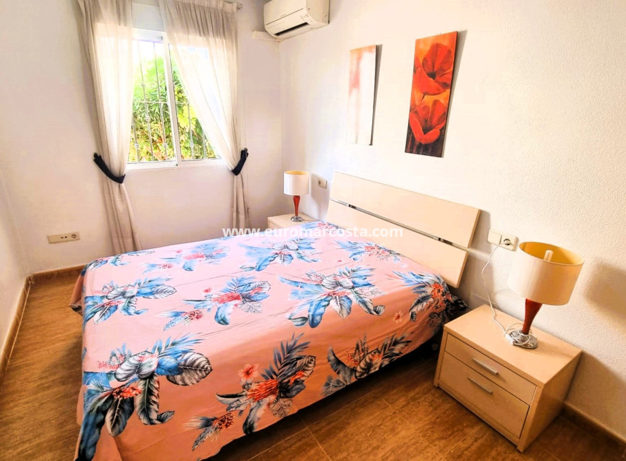 Sale - - CHALET - Guardamar del Segura