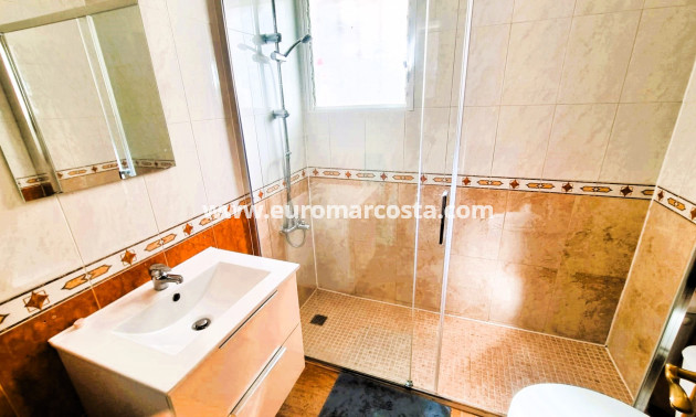 Sale - - CHALET - Guardamar del Segura