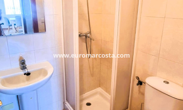 Sale - - CHALET - Guardamar del Segura