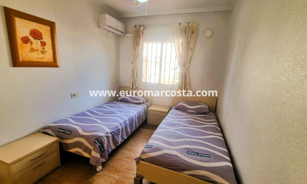 Sale - - CHALET - Guardamar del Segura