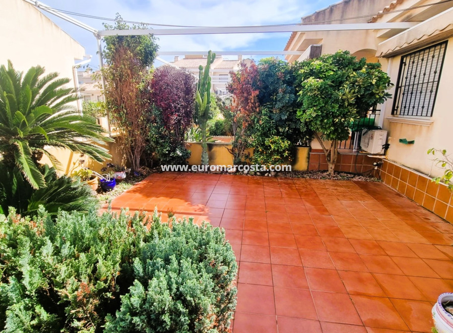 Sale - - CHALET - Guardamar del Segura