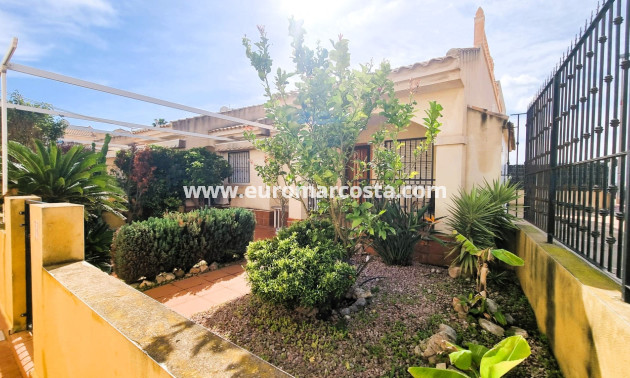 Sale - - CHALET - Guardamar del Segura
