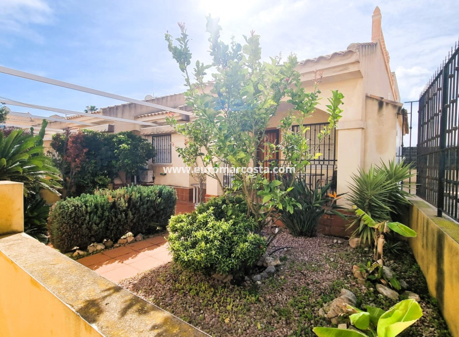 Sale - - CHALET - Guardamar del Segura