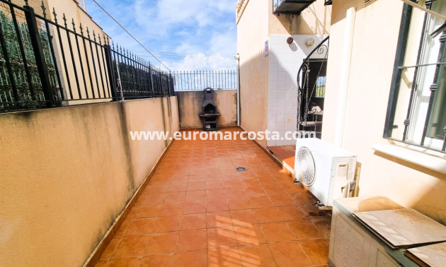 Sale - - CHALET - Guardamar del Segura