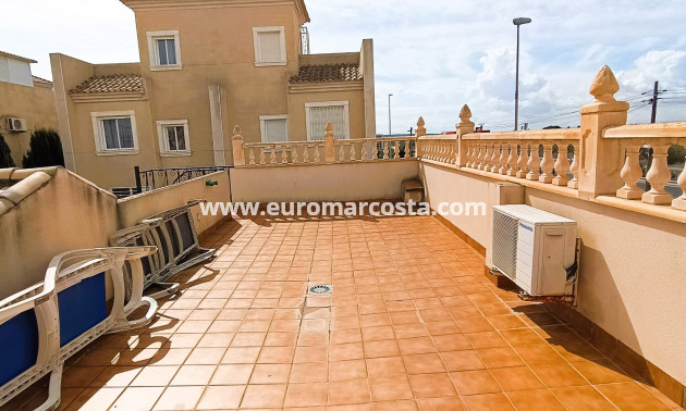 Sale - - CHALET - Guardamar del Segura