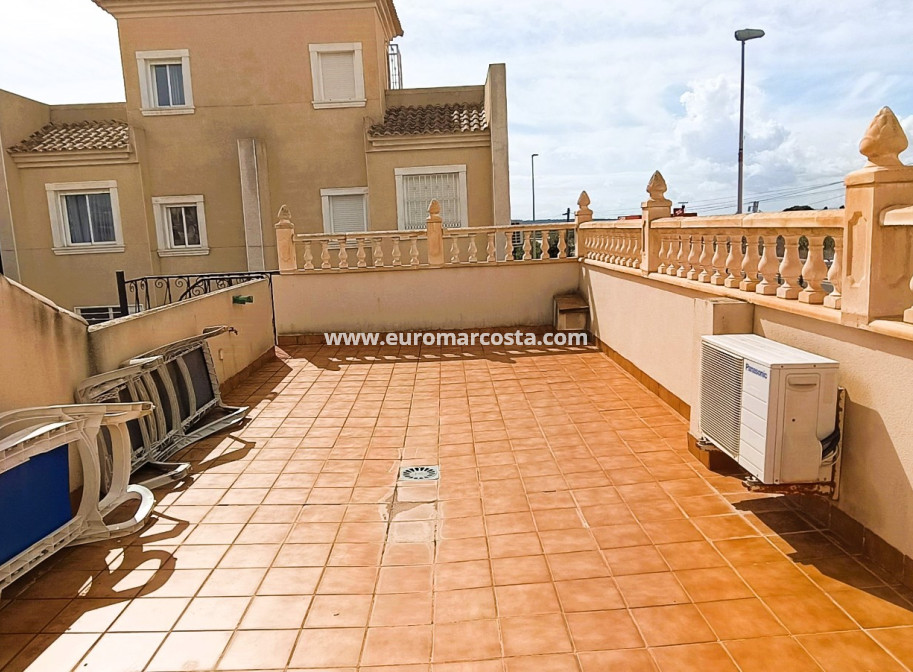 Sale - - CHALET - Guardamar del Segura