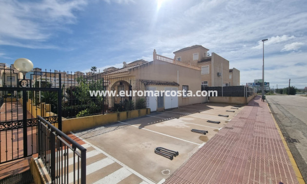 Sale - - CHALET - Guardamar del Segura