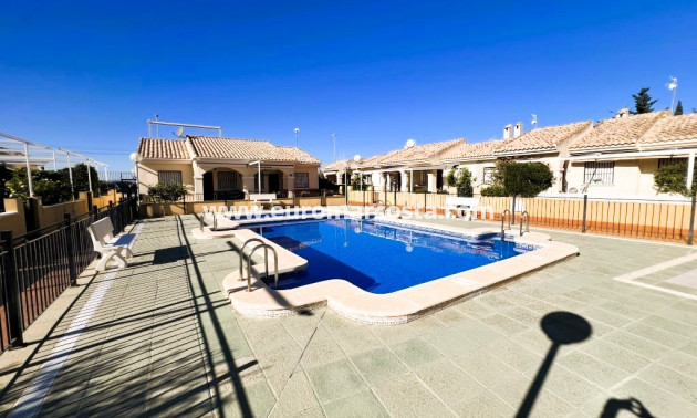 Sale - - CHALET - Guardamar del Segura