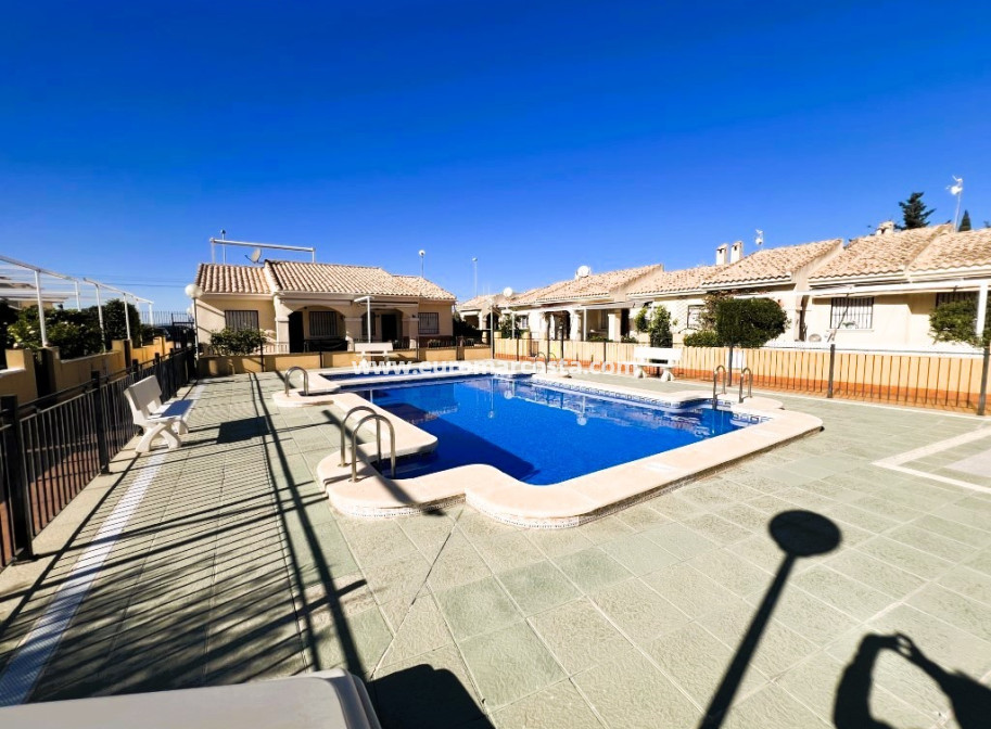 Sale - - CHALET - Guardamar del Segura