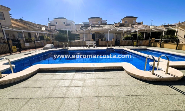 Sale - - CHALET - Guardamar del Segura