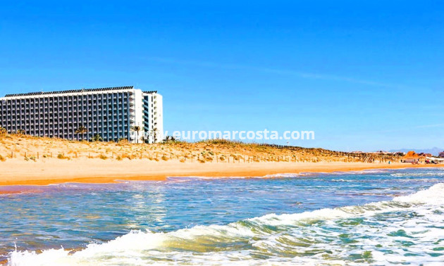 Sale - - CHALET - Guardamar del Segura