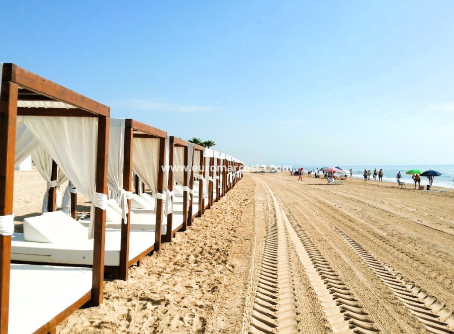 Sale - - CHALET - Guardamar del Segura