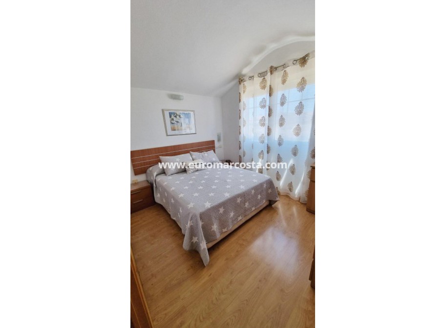 Venta - Villa / Semi pareado - Torrevieja - TORREVIEJA