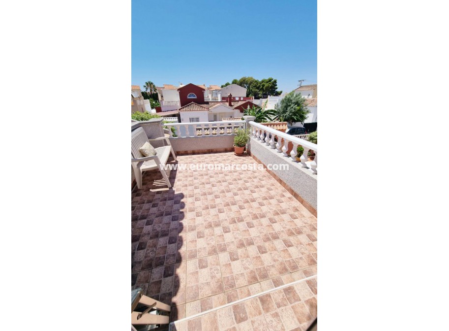 Objekte zum Wiederverkauf - Villa / Doppelhaushälfte - Torrevieja - TORREVIEJA