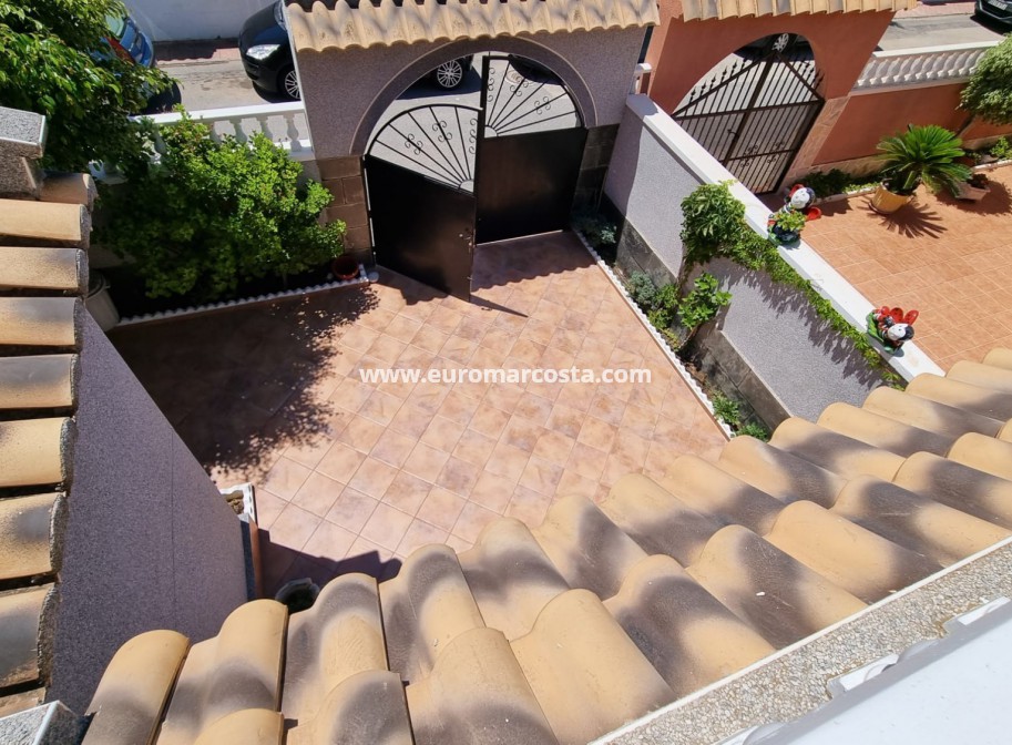 Objekte zum Wiederverkauf - Villa / Doppelhaushälfte - Torrevieja - TORREVIEJA