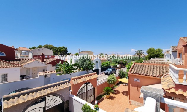 Objekte zum Wiederverkauf - Villa / Doppelhaushälfte - Torrevieja - TORREVIEJA