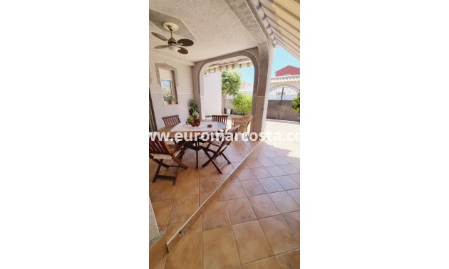 Venta - Villa / Semi pareado - Torrevieja - TORREVIEJA